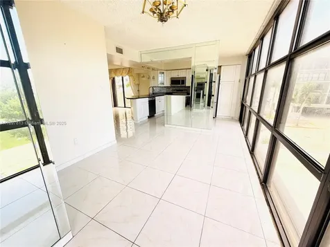 6423 Collins Avenue Miami Beach FL 33141