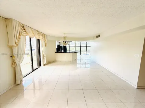 6423 Collins Avenue Miami Beach FL 33141