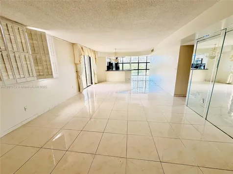 6423 Collins Avenue Miami Beach FL 33141