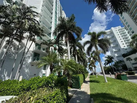 7928 East Drive North Bay Village FL 33141