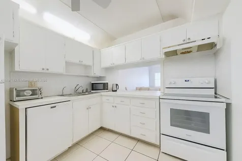215 SE 3rd Avenue Hallandale Beach FL 33009