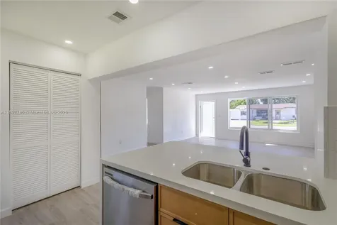 6371 Scott Street Hollywood FL 33024