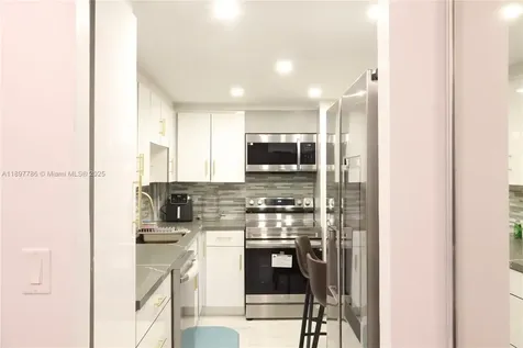 5005 Collins Avenue Miami Beach FL 33140