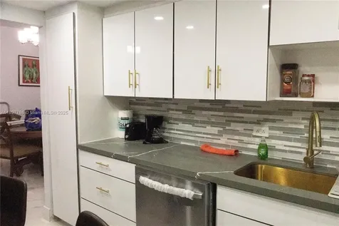 5005 Collins Avenue Miami Beach FL 33140