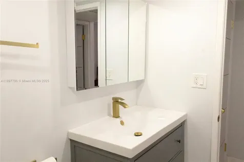 5005 Collins Avenue Miami Beach FL 33140