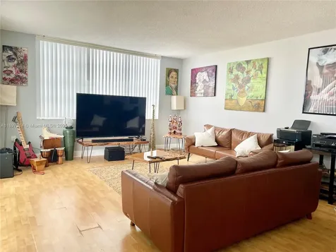 2750 NE 183rd Street Aventura FL 33160