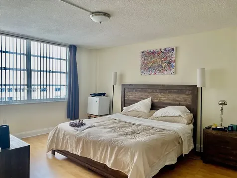 2750 NE 183rd Street Aventura FL 33160