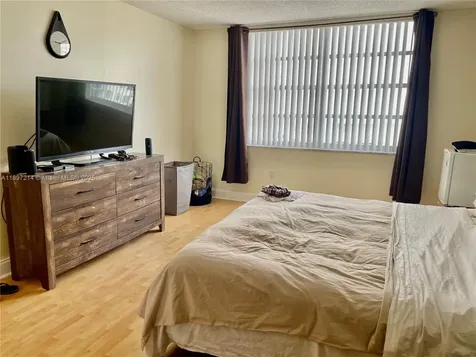 2750 NE 183rd Street Aventura FL 33160