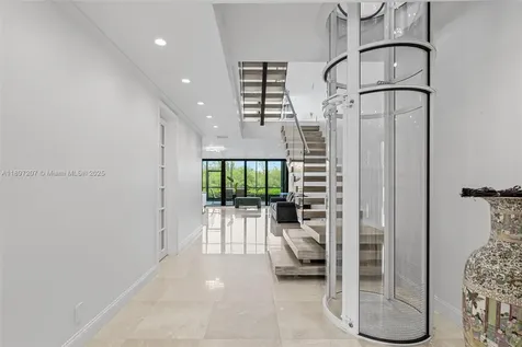 6124 Paradise Point Drive Palmetto Bay FL 33157
