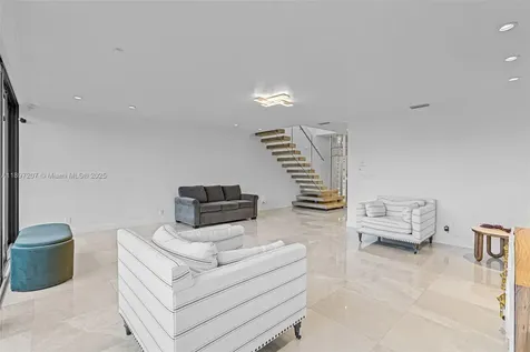 6124 Paradise Point Drive Palmetto Bay FL 33157