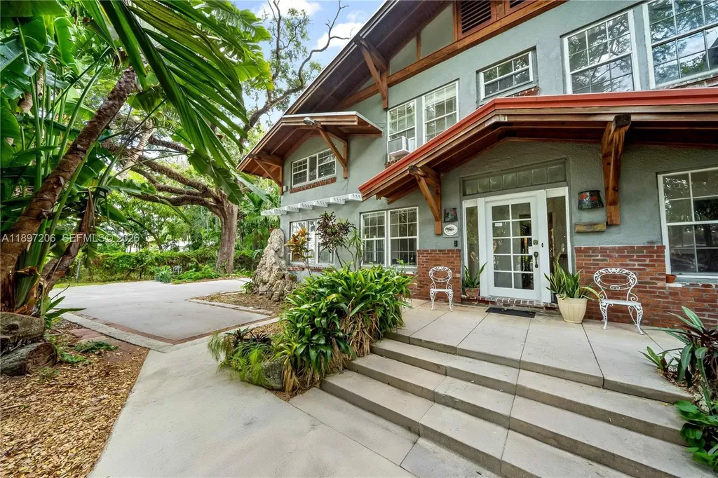 752 NW 7th Street Road Miami FL 33136