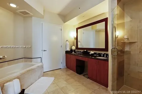 18001 Collins Sunny Isles Beach FL 33160
