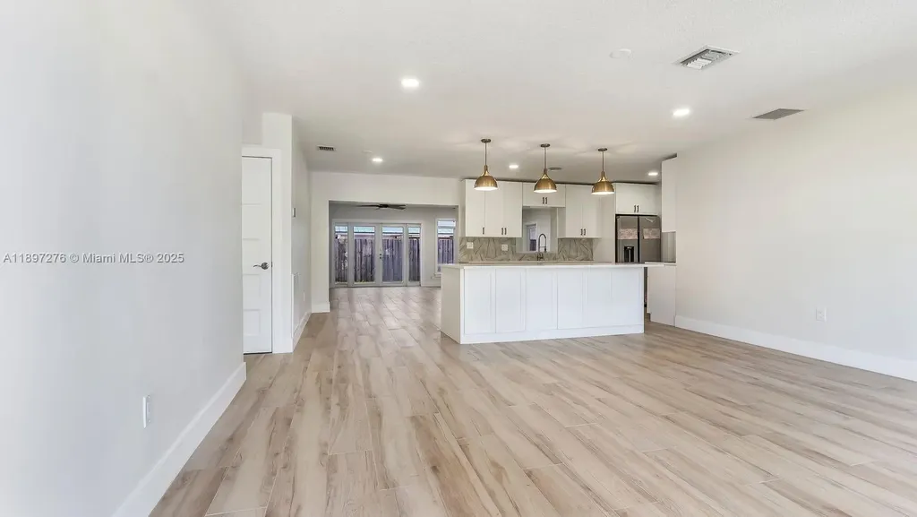 5713 NE 17th Terrace Fort Lauderdale FL 33334