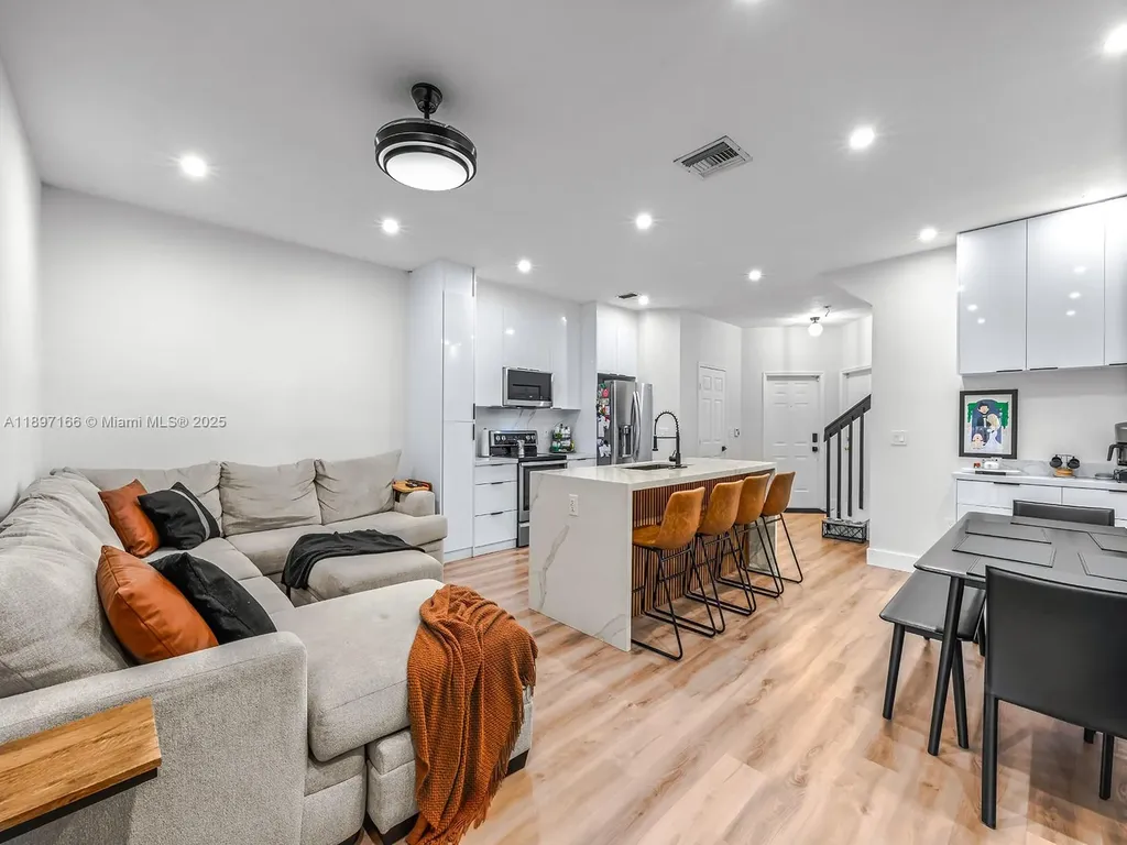 1061 NW 100th Avenue Pembroke Pines FL 33024