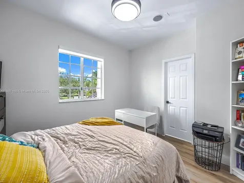 1061 NW 100th Avenue Pembroke Pines FL 33024