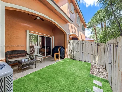 1061 NW 100th Avenue Pembroke Pines FL 33024