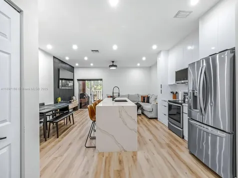 1061 NW 100th Avenue Pembroke Pines FL 33024
