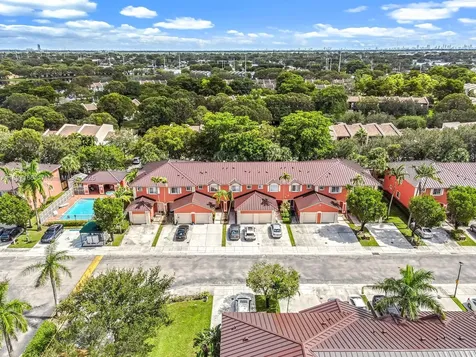 1061 NW 100th Avenue Pembroke Pines FL 33024