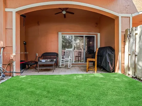 1061 NW 100th Avenue Pembroke Pines FL 33024
