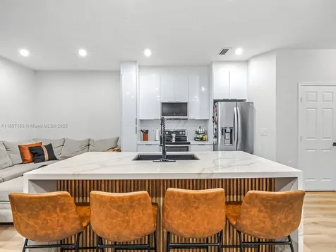 1061 NW 100th Avenue Pembroke Pines FL 33024