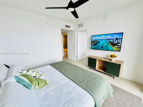 159 NE 6th Street Miami FL 33132