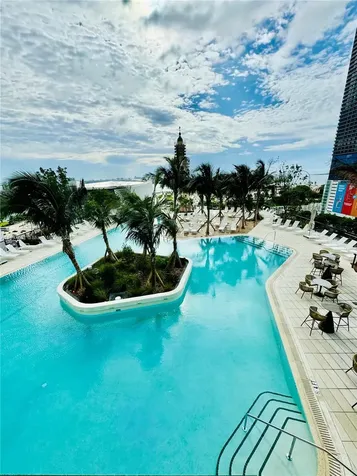 159 NE 6th Street Miami FL 33132
