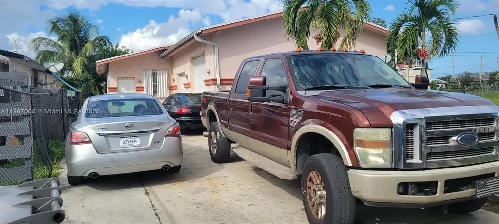 4031 SW 19th Street West Park FL 33023