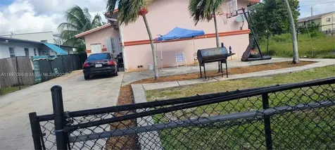 4031 SW 19th Street West Park FL 33023