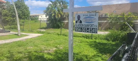 4031 SW 19th Street West Park FL 33023