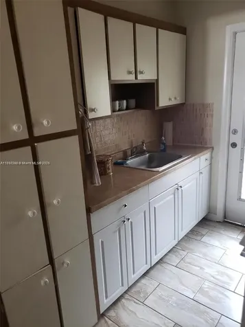 8040 Tatum Waterway Drive Miami Beach FL 33141