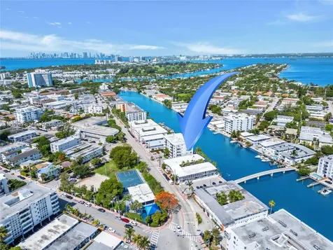 8040 Tatum Waterway Drive Miami Beach FL 33141