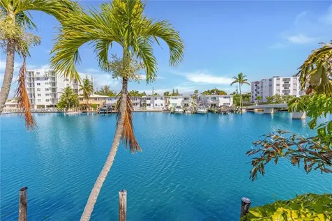 8040 Tatum Waterway Drive Miami Beach FL 33141