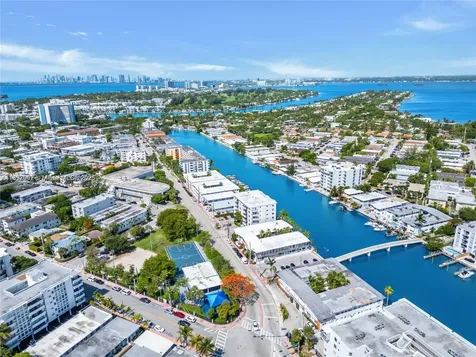 8040 Tatum Waterway Drive Miami Beach FL 33141