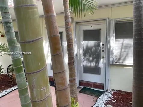 8040 Tatum Waterway Drive Miami Beach FL 33141