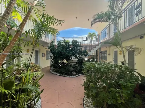 8040 Tatum Waterway Drive Miami Beach FL 33141