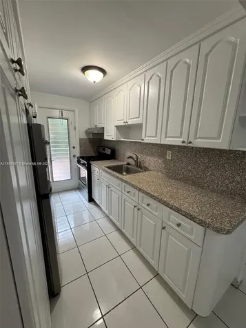 8040 Tatum Waterway Drive Miami Beach FL 33141