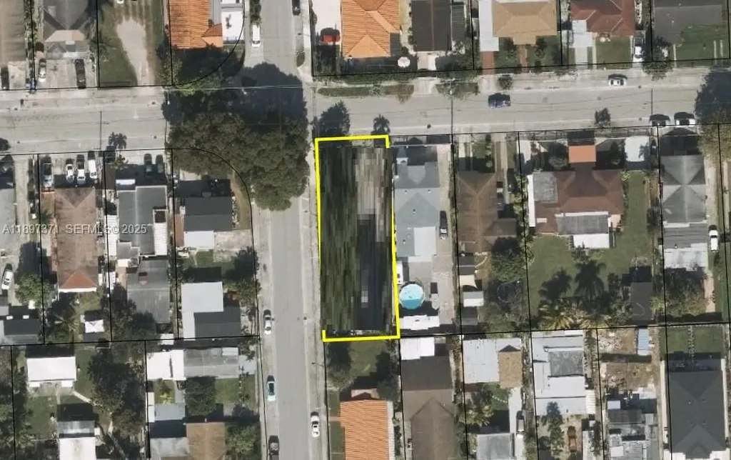 2052 NW 27th Street Miami FL 33142