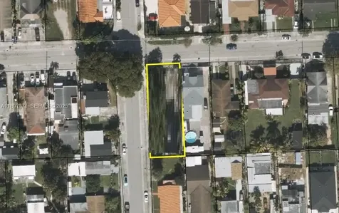 2052 NW 27th Street Miami FL 33142