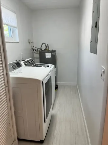 4233 Washington Street Hollywood FL 33021
