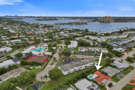1221 Singer Drive Singer Island FL 33404