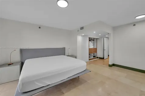 20515 E Country Club Drive Aventura FL 33180