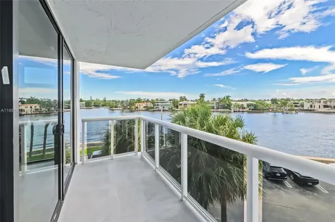 20515 E Country Club Drive Aventura FL 33180