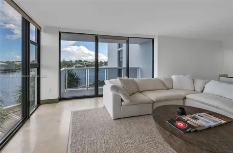 20515 E Country Club Drive Aventura FL 33180