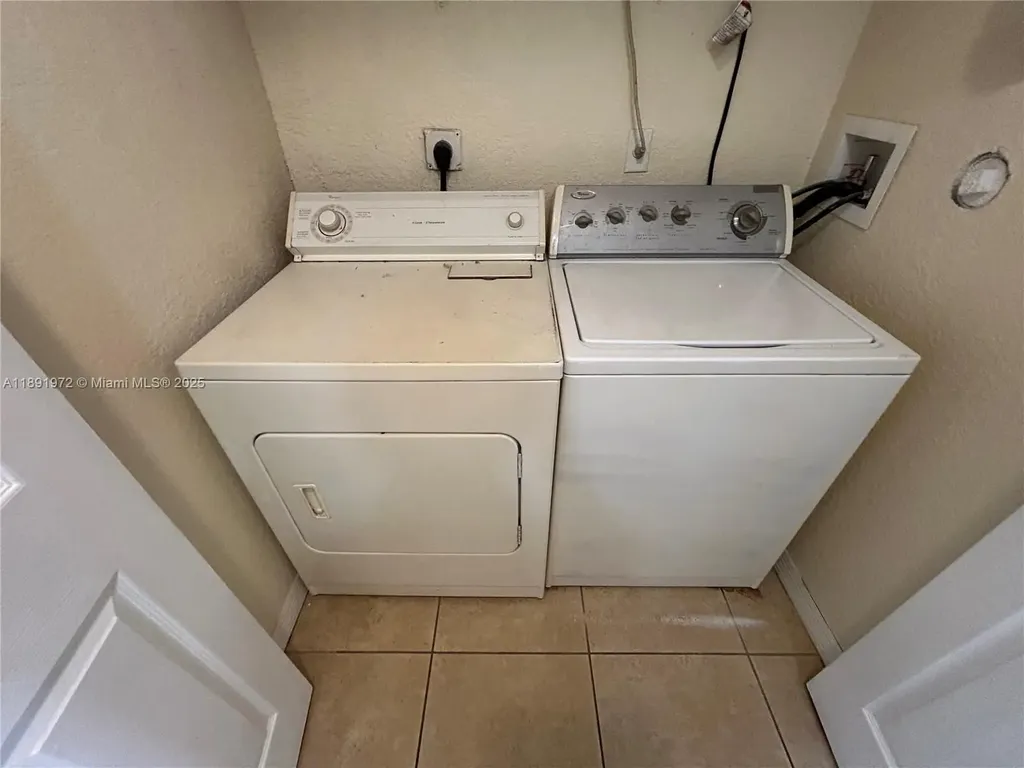 2279 Anchor Court Fort Lauderdale FL 33312