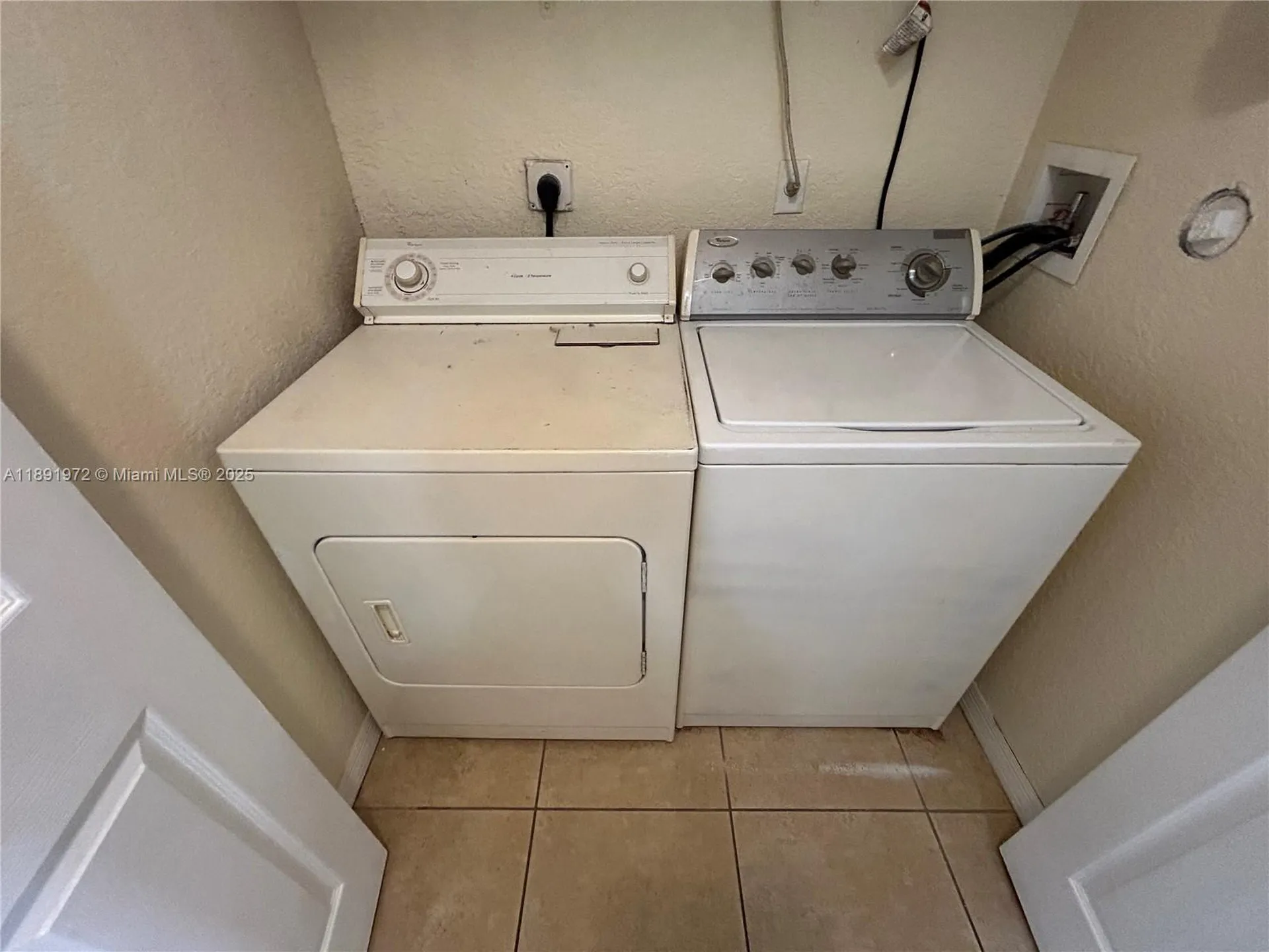 2279 Anchor Court Fort Lauderdale FL 33312