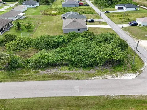 4201 15 Street SW Lehigh Acres FL 33976