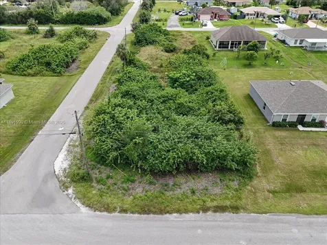 4201 15 Street SW Lehigh Acres FL 33976