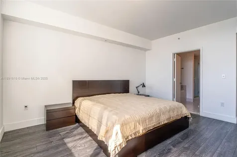 253 NE 2nd Street Miami FL 33132