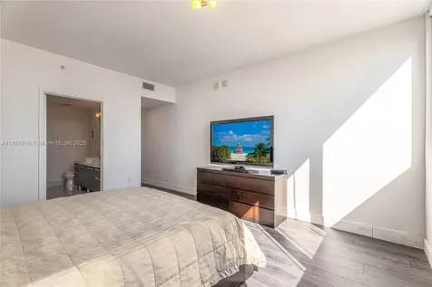 253 NE 2nd Street Miami FL 33132