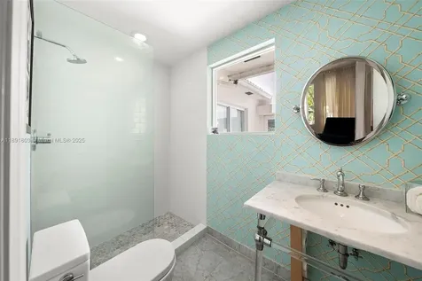 2701 N Bay Road Miami Beach FL 33140
